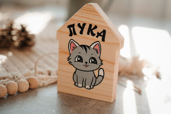 Дрвена куќичка со стреа со детски мотиви - Image 3